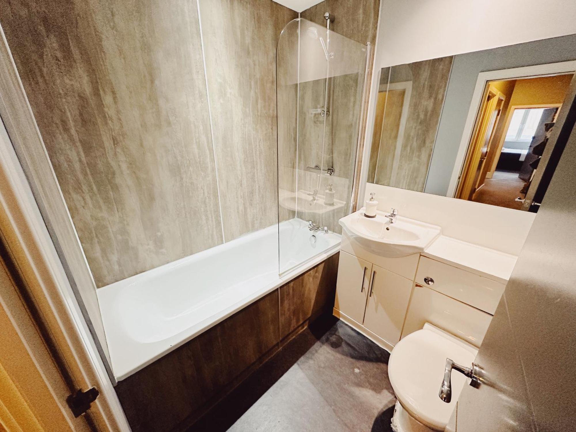 3 Bedroom Apartment In The Heart Of Newcastle - Modern - Sleeps 6 Eksteriør billede